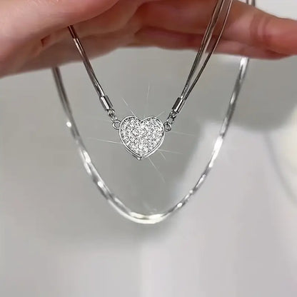 Collar magnético multicapa de circonitas en forma de corazón de lujo
