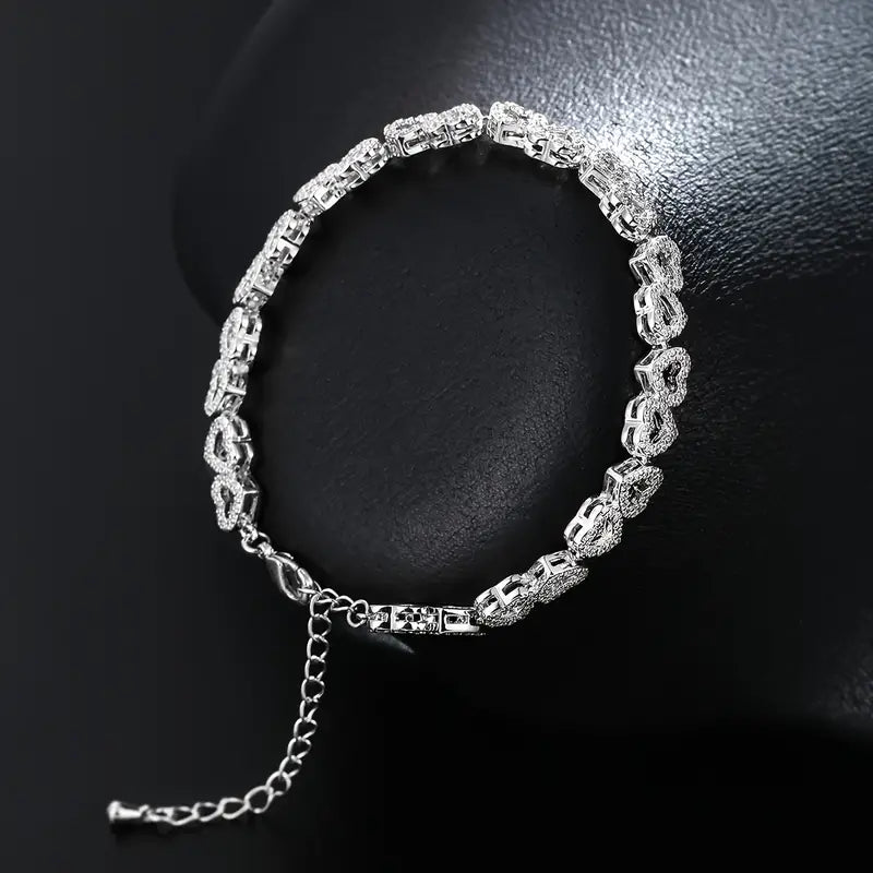 Elegante pulsera de corazón con circonitas cúbicas brillantes