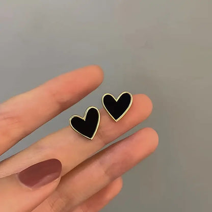 Mini pendientes delicados con forma de corazón
