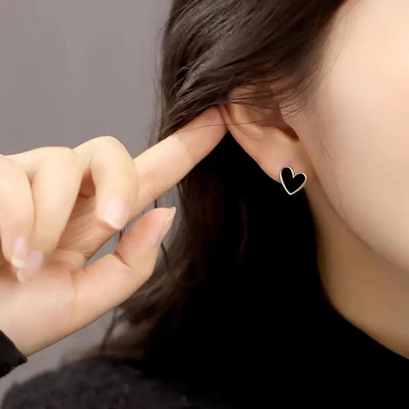 Mini pendientes delicados con forma de corazón
