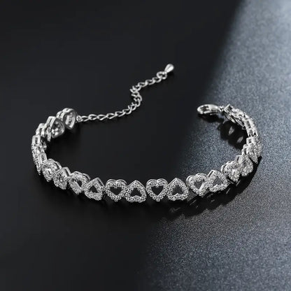 Elegante pulsera de corazón con circonitas cúbicas brillantes