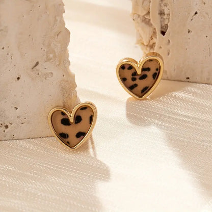 Mini pendientes delicados con forma de corazón